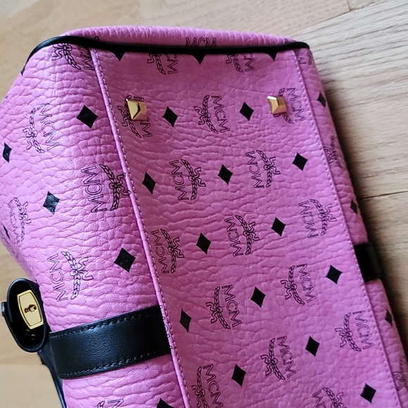 New MCM Pink Visetos Weekender - 18x8 - Picture 10 of 16